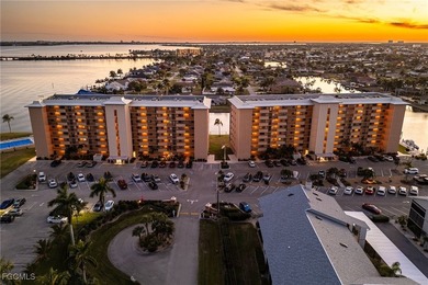 Wake up to sunrises and unwind with sunsets overlooking the - photo 36