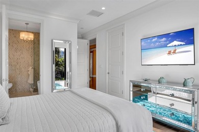 Stunning transitional deepwater estate on 95 feet of prime Las - photo 40