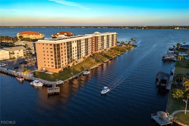 Wake up to sunrises and unwind with sunsets overlooking the - photo 43