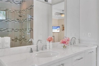 Stunning transitional deepwater estate on 95 feet of prime Las - photo 45