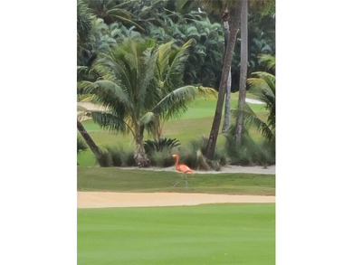 ?In the heart of Aventura, this two story townhome *treehouse*