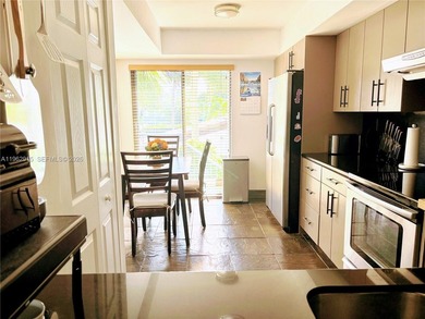 ?In the heart of Aventura, this two story townhome *treehouse*