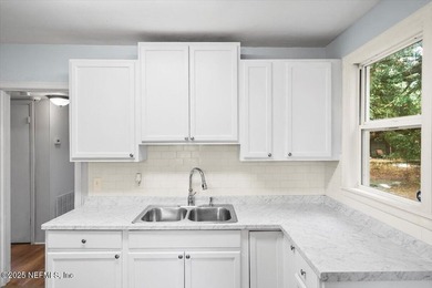 Move-In Ready, freshly updated Jacksonville Home. Seller is - photo 11