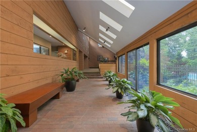 Only 30 minutes from Manhattan sits this gem of a building - photo 22