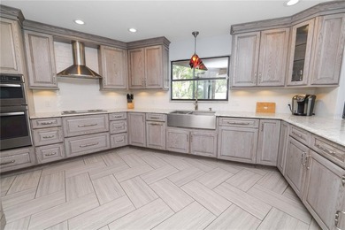 PRICE IMPROVEMENT! Motivatated Sellers. Welcome to this - photo 4