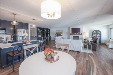 Enjoy maintenance-free lake living in this top level, penthouse - photo 11