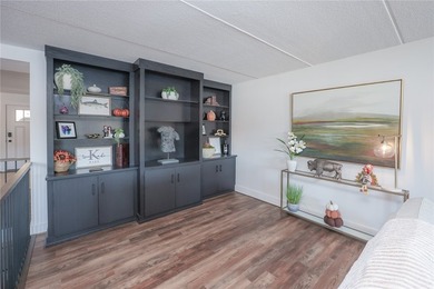Enjoy maintenance-free lake living in this top level, penthouse - photo 14