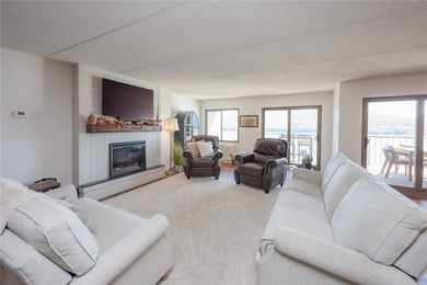 Enjoy maintenance-free lake living in this top level, penthouse - photo 15