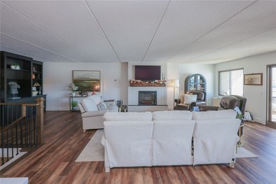 Enjoy maintenance-free lake living in this top level, penthouse - photo 18