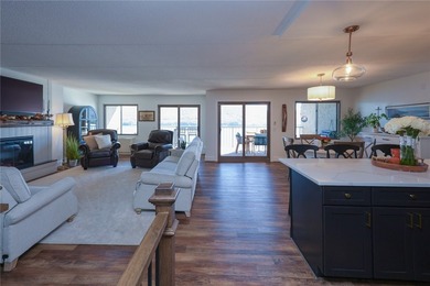Enjoy maintenance-free lake living in this top level, penthouse - photo 19