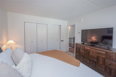 Enjoy maintenance-free lake living in this top level, penthouse - photo 32