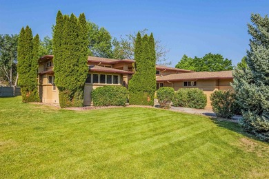 WELCOME TO 2027 CHARIS COURT IN THE HIGHLY DESIRABLE - photo 2