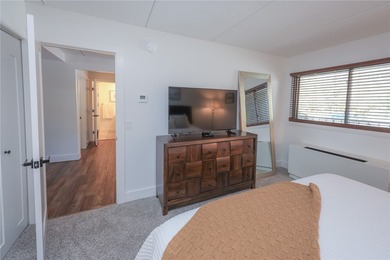 Enjoy maintenance-free lake living in this top level, penthouse - photo 33