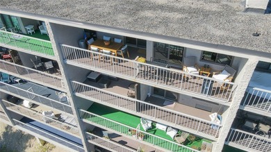 Enjoy maintenance-free lake living in this top level, penthouse - photo 36