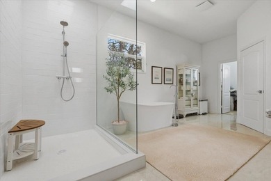 Welcome to one of the most extraordinary waterfront estates in - photo 1