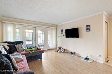 Investor opportunity with immediate income potential! This well - photo 12