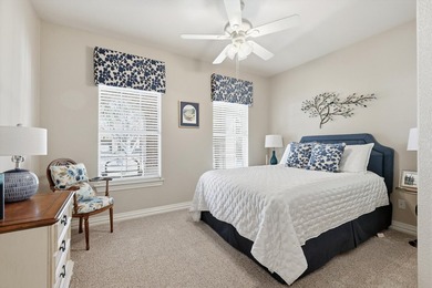 Beautiful maintained Walden floorplan with 2 bedrooms and a - photo 22