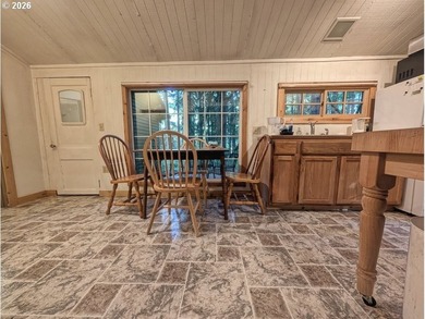 Built in 1930 and tucked among towering firs in the Mt. Hood - photo 22