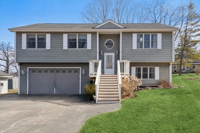 Slocum Lake Home For Sale in Wauconda Illinois