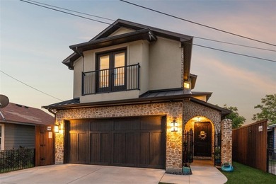 (private lake, pond, creek) Home For Sale in Dallas Texas