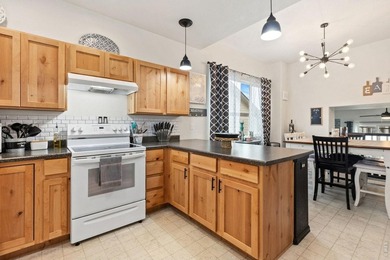 Looking for space to grow? This beautiful home offers 4 bedrooms - photo 7