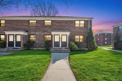 (private lake, pond, coastal) Home For Sale in Oakland Gardens New York