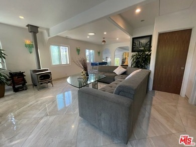 Welcome to a captivating coastal Mediterranean-style retreat in - photo 4