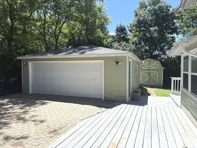 Enjoy the perfect blend of privacy and lake-area living in this - photo 23