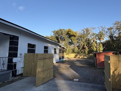 EXCLUSIVE 4/2 SINGLE FAMILY RESIDENCE COMPLETELY RENOVATED IN - photo 5