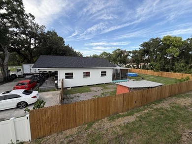 EXCLUSIVE 4/2 SINGLE FAMILY RESIDENCE COMPLETELY RENOVATED IN - photo 6