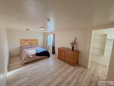 Fully Remodeled and priced to sell. Stunning 3 bedroom, 2 bath - photo 15