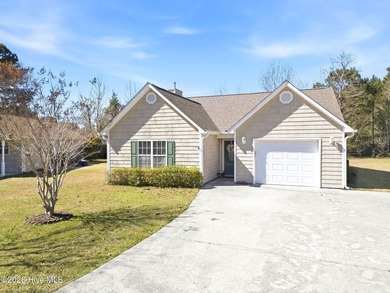 Well-maintained single-level home offering a bright, open layout - photo 2
