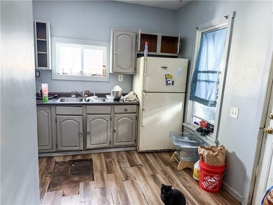 Opportunity is knocking! This 3 bedroom, 1 bath home features a - photo 4