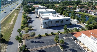 Well-maintained office space available in The Plaza, centrally - photo 14