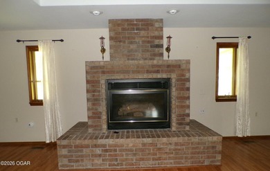 Enjoy golf course views from this spacious 3-bedroom, 2-bath - photo 6
