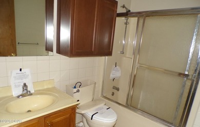 Enjoy golf course views from this spacious 3-bedroom, 2-bath - photo 8