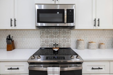 A must-see in Freeport! This 3-bedroom, 2-bath home with a flex - photo 14
