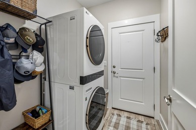 A must-see in Freeport! This 3-bedroom, 2-bath home with a flex - photo 33