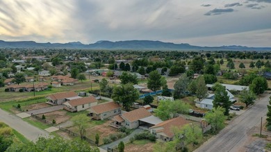 INVESTORS! THIS multi-family (5 unit) property, on almost an - photo 5