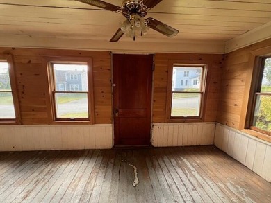 2-3 bedroom home located in a great neighborhood and convenient - photo 17