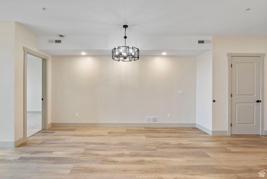Modern Luxury Condo Near Bear Lake Short term rental Approved - photo 17