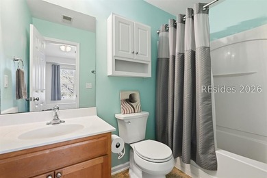 Low-maintenance living with stylish updates and a functional - photo 18