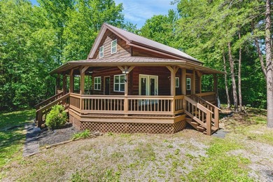 Lake living at its finest! This charming log-sided home offers - photo 4