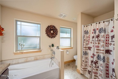 Your own private paradise! This 2012 custom-built Priest Lake - photo 8