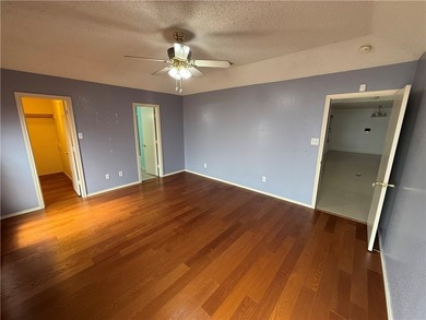 NEW PRICE!!!!! This Spacious 3-bedroom, 2-bath home located in a - photo 12