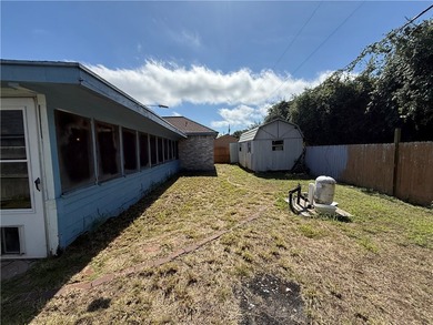 NEW PRICE!!!!! This Spacious 3-bedroom, 2-bath home located in a - photo 18
