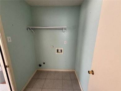 NEW PRICE!!!!! This Spacious 3-bedroom, 2-bath home located in a - photo 19