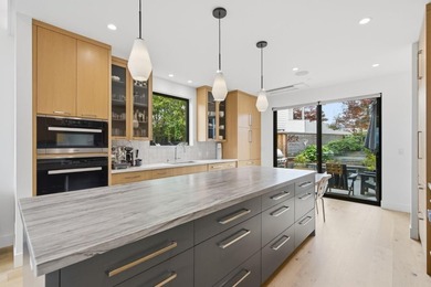 An inspiring, contemporary masterpiece. This custom built home - photo 13