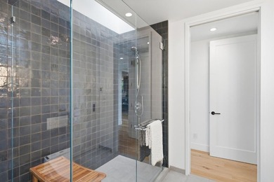 An inspiring, contemporary masterpiece. This custom built home - photo 27