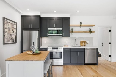 An inspiring, contemporary masterpiece. This custom built home - photo 31